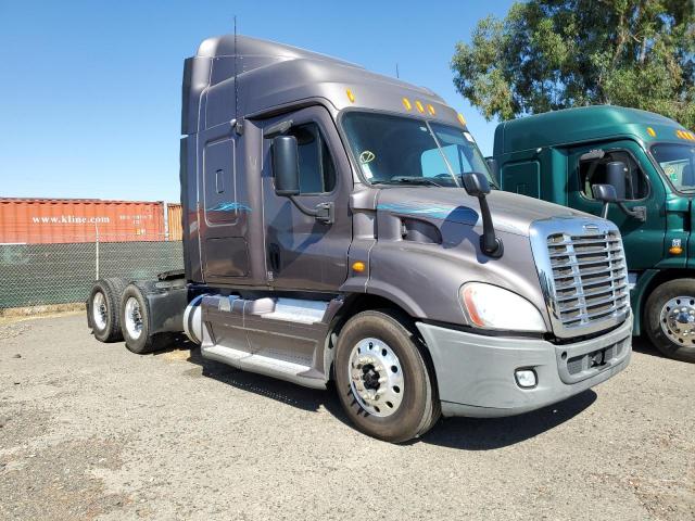  Salvage Freightliner Cascadia 1