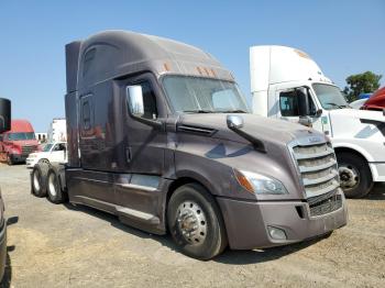  Salvage Freightliner Cascadia 1