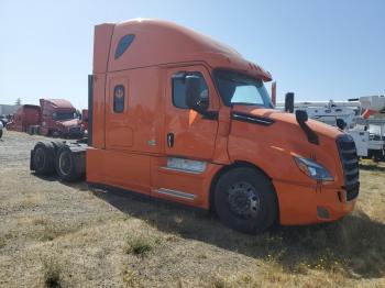  Salvage Freightliner Cascadia 1