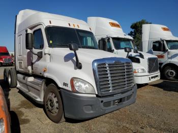  Salvage Freightliner Cascadia 1