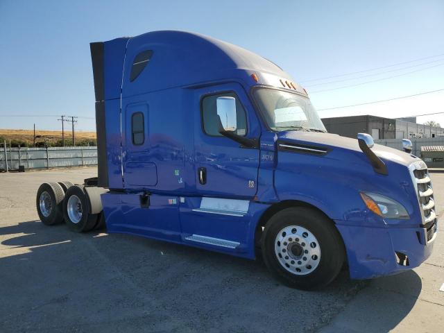  Salvage Freightliner Cascadia 1