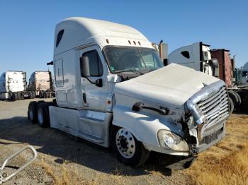  Salvage Freightliner Cascadia 1