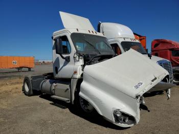  Salvage Freightliner Cascadia 1