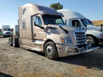  Salvage Freightliner Cascadia 1