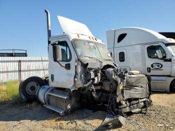  Salvage Freightliner Cascadia 1