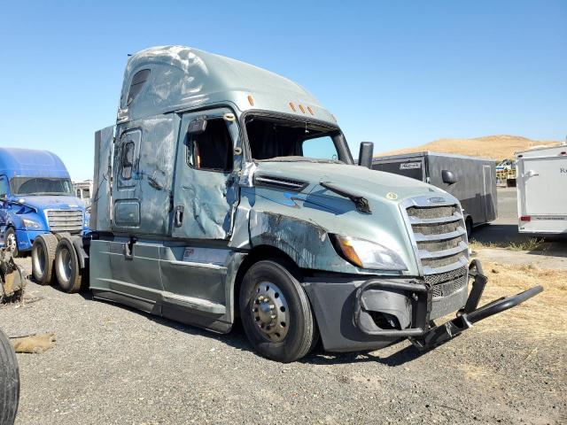  Salvage Freightliner Cascadia 1