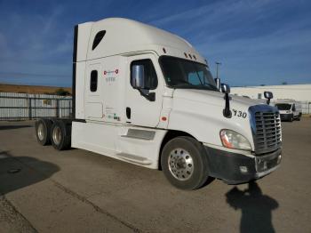  Salvage Freightliner Cascadia 1