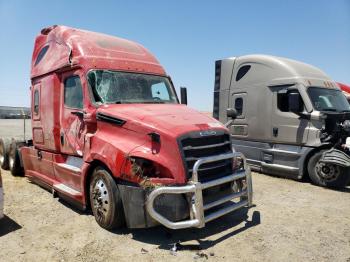  Salvage Freightliner Cascadia 1