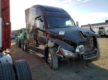  Salvage Freightliner Cascadia 1