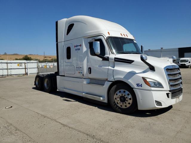  Salvage Freightliner Cascadia 1