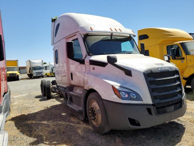  Salvage Freightliner Cascadia 1