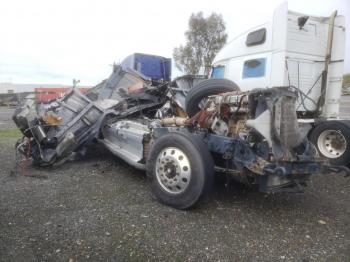  Salvage Freightliner Cascadia 1