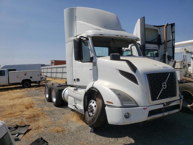  Salvage Volvo Vnr