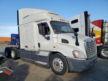  Salvage Freightliner Cascadia 1