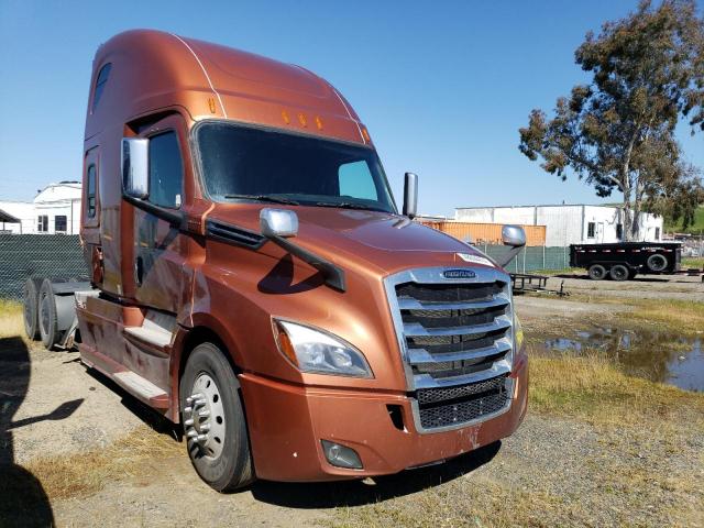  Salvage Freightliner Cascadia 1