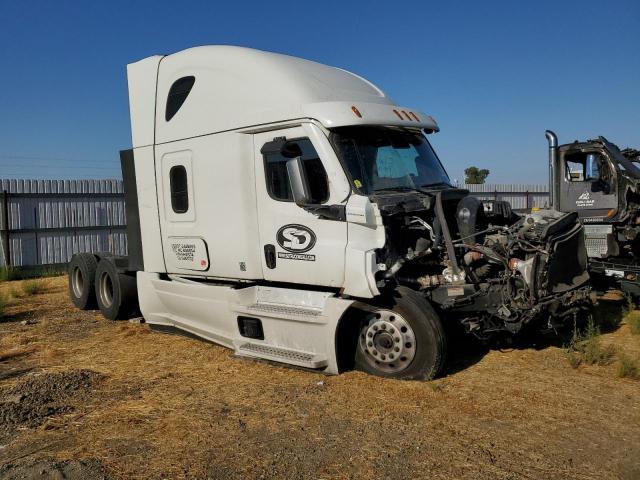  Salvage Freightliner Cascadia 1