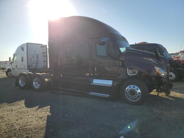  Salvage Freightliner Cascadia 1