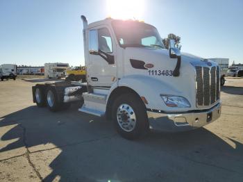  Salvage Peterbilt 579