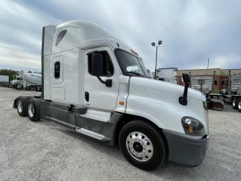  Salvage Freightliner Cascadia 1