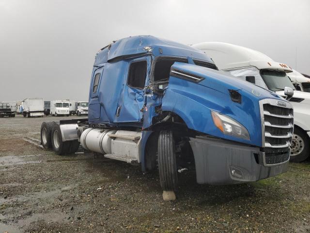  Salvage Freightliner Cascadia 1