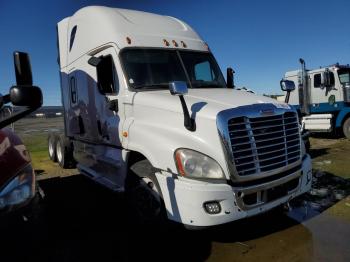  Salvage Freightliner Cascadia 1