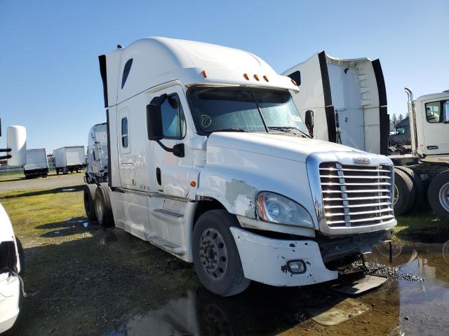  Salvage Freightliner Cascadia 1