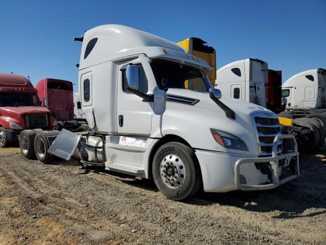  Salvage Freightliner Cascadia 1