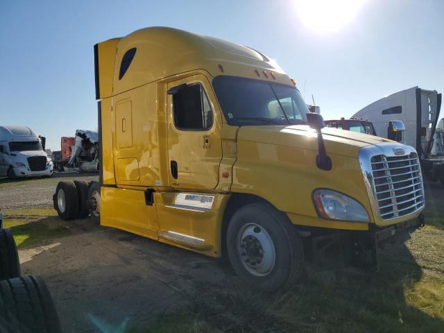  Salvage Freightliner Cascadia 1