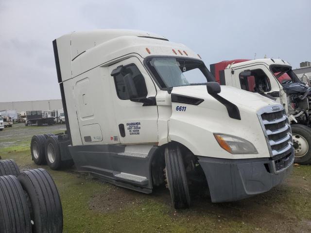  Salvage Freightliner Cascadia 1