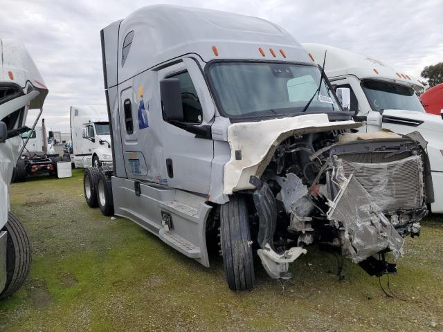  Salvage Freightliner Cascadia 1