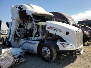  Salvage Peterbilt 579