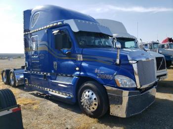  Salvage Freightliner Cascadia 1