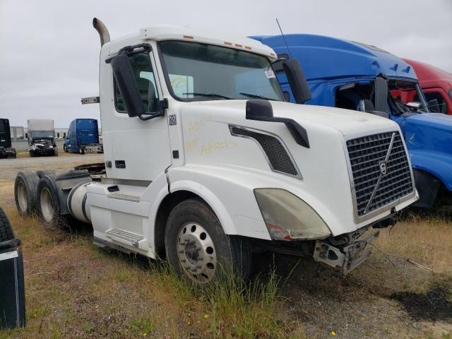  Salvage Volvo Vn