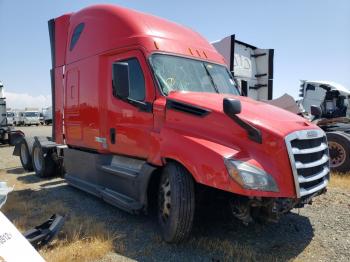  Salvage Freightliner Cascadia 1