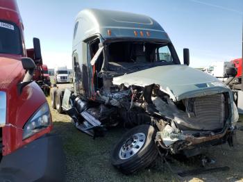  Salvage Freightliner Cascadia 1