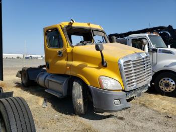  Salvage Freightliner Cascadia 1