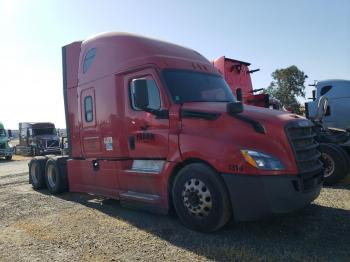  Salvage Freightliner Cascadia 1