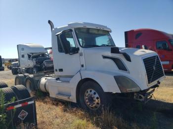  Salvage Volvo Vn