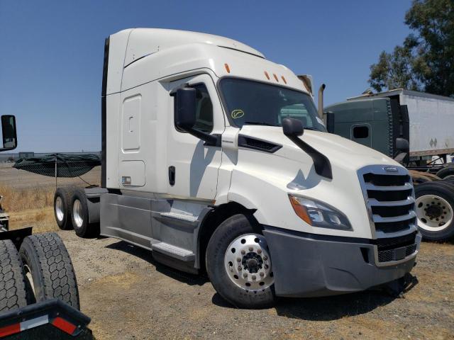  Salvage Freightliner Cascadia 1