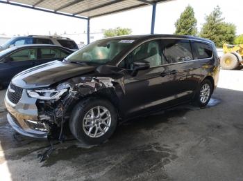  Salvage Chrysler Pacifica