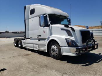  Salvage Volvo Vnl
