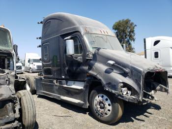  Salvage Freightliner Cascadia 1
