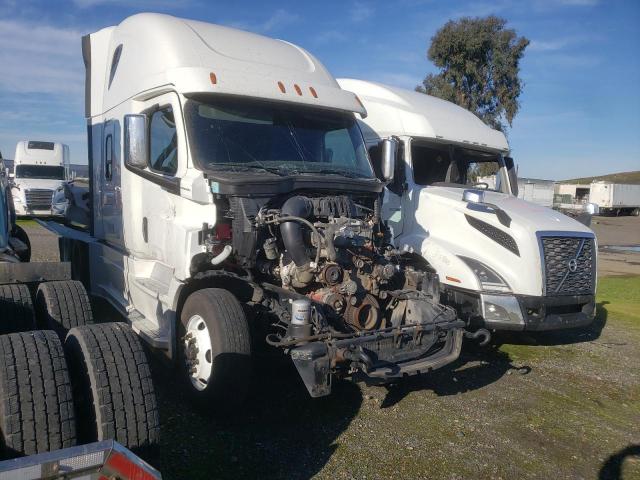  Salvage Freightliner Cascadia 1