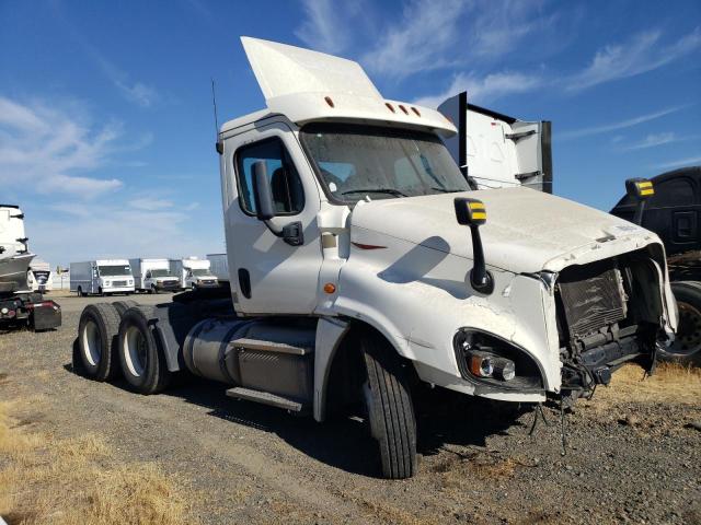  Salvage Freightliner Cascadia 1