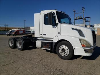  Salvage Volvo Vnl