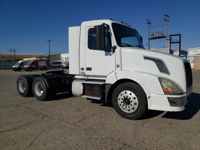  Salvage Volvo Vnl