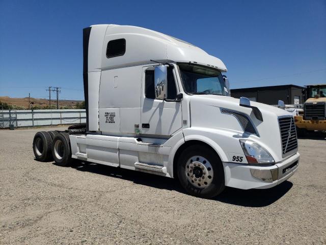  Salvage Volvo Vnl