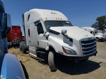  Salvage Freightliner Cascadia 1