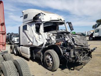  Salvage Volvo Vnl