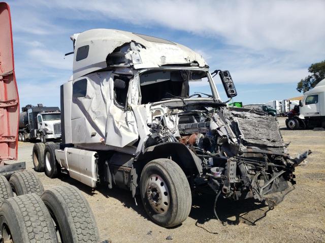  Salvage Volvo Vnl